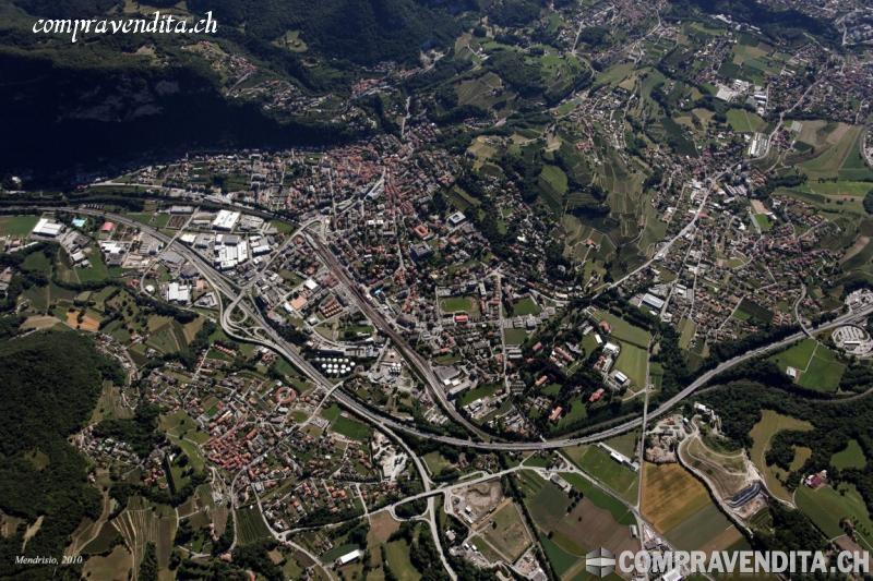 Cedesi negozio con vetrina nel Mendrisiotto CedesinegozioconvetrinanelMendrisiotto.jpg Cedesi negozio con vetrina nel Mendrisiotto CedesinegozioconvetrinanelMendrisiotto.jpg
