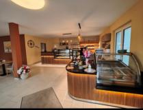 Vendesi attività ben avviata, bar, pasticceria, bistro, caffè, baeckerei Vendesiattivitbenavviatabarpasticceriabistrocaffbaeckerei-6a25566001af0.jpg
