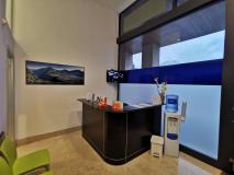 Ambulatorio odontoiatrico a livello strada con ampia vetrina d’ingresso Ambulatorioodontoiatricoalivellostradaconampiavetrinadingresso-698dff9fe1ea7.jpg